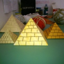Piramidi di cartoncino